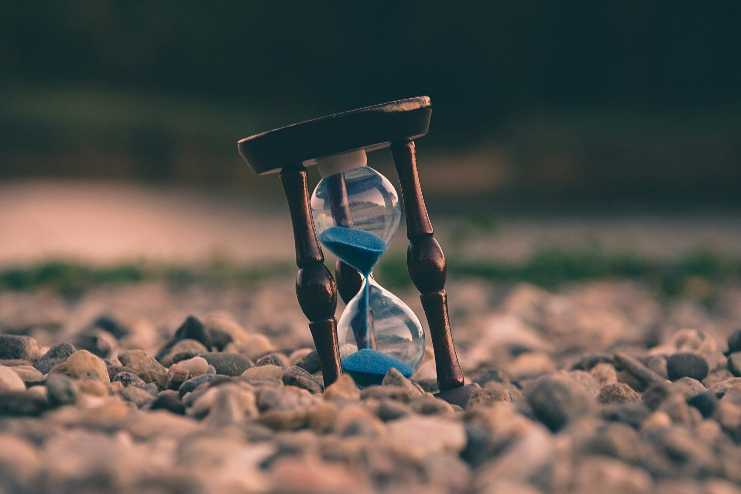 Why Your Day Feels Like a Trainwreck (& How the Right Day Organizer Tool Can Save You)